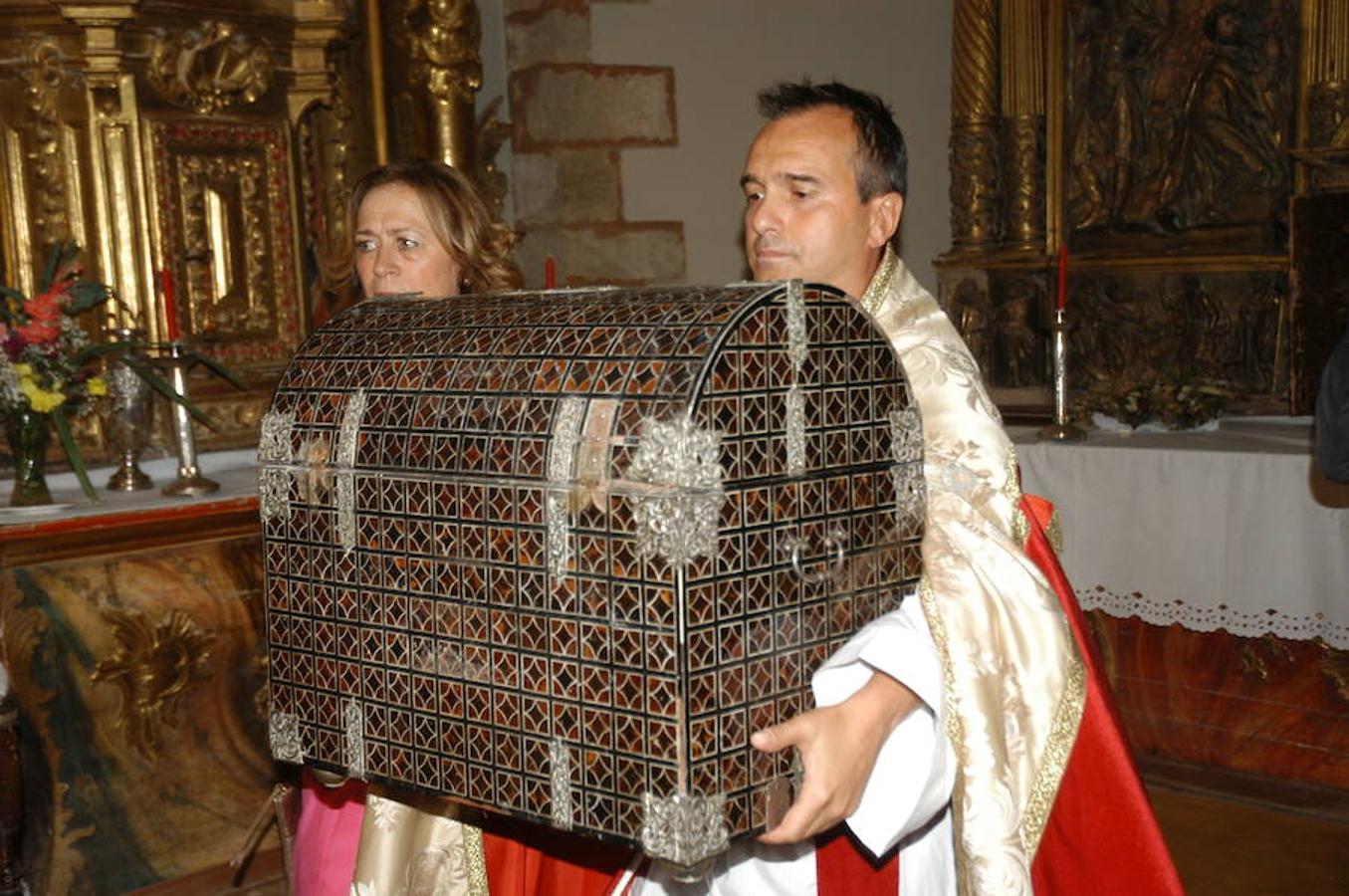 La Villa de Ocón celebró ayer jueves el día grande de San Cosme y San Damián con procesión y misa. Los actos del programa festivo comenzaron el miércoles y durarán hasta el sábado.