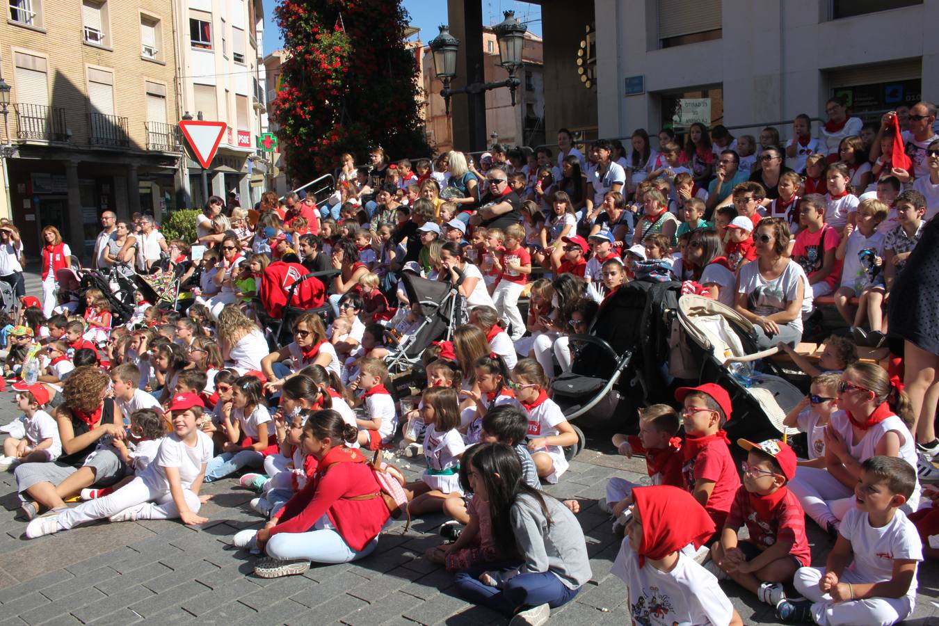 Los arnedanos se echaron a la calle a disfrutar del buen tiempo