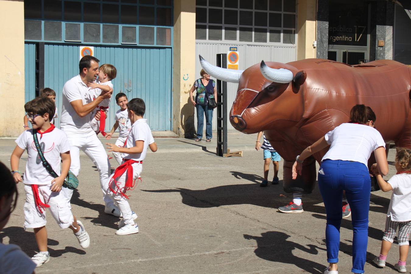 Los arnedanos se echaron a la calle a disfrutar del buen tiempo