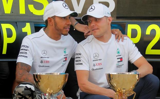 Lewis Hamilton y Valtteri Bottas. 