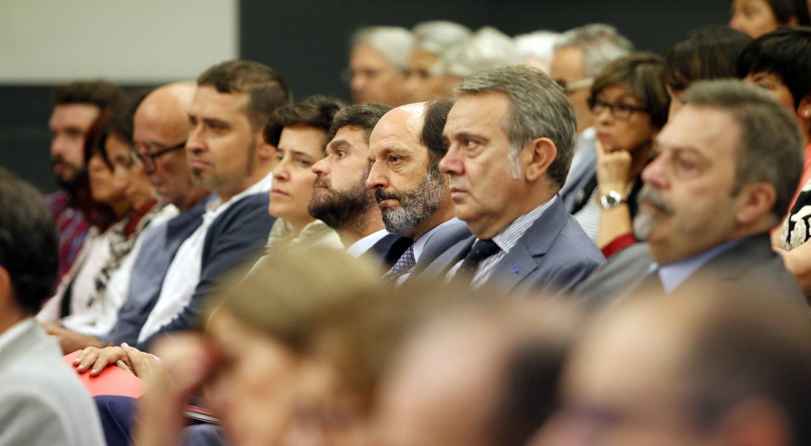 El rector de la Universidad de La Rioja (UR), Julio Rubio, ha inaugurado este lunes de forma oficial el curso 2018-2019 aunque está a dos días de someterse a una cuestión de confianza en el claustro, que podría determinar su salida de este puesto.