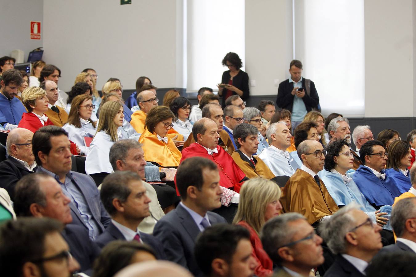 El rector de la Universidad de La Rioja (UR), Julio Rubio, ha inaugurado este lunes de forma oficial el curso 2018-2019 aunque está a dos días de someterse a una cuestión de confianza en el claustro, que podría determinar su salida de este puesto.