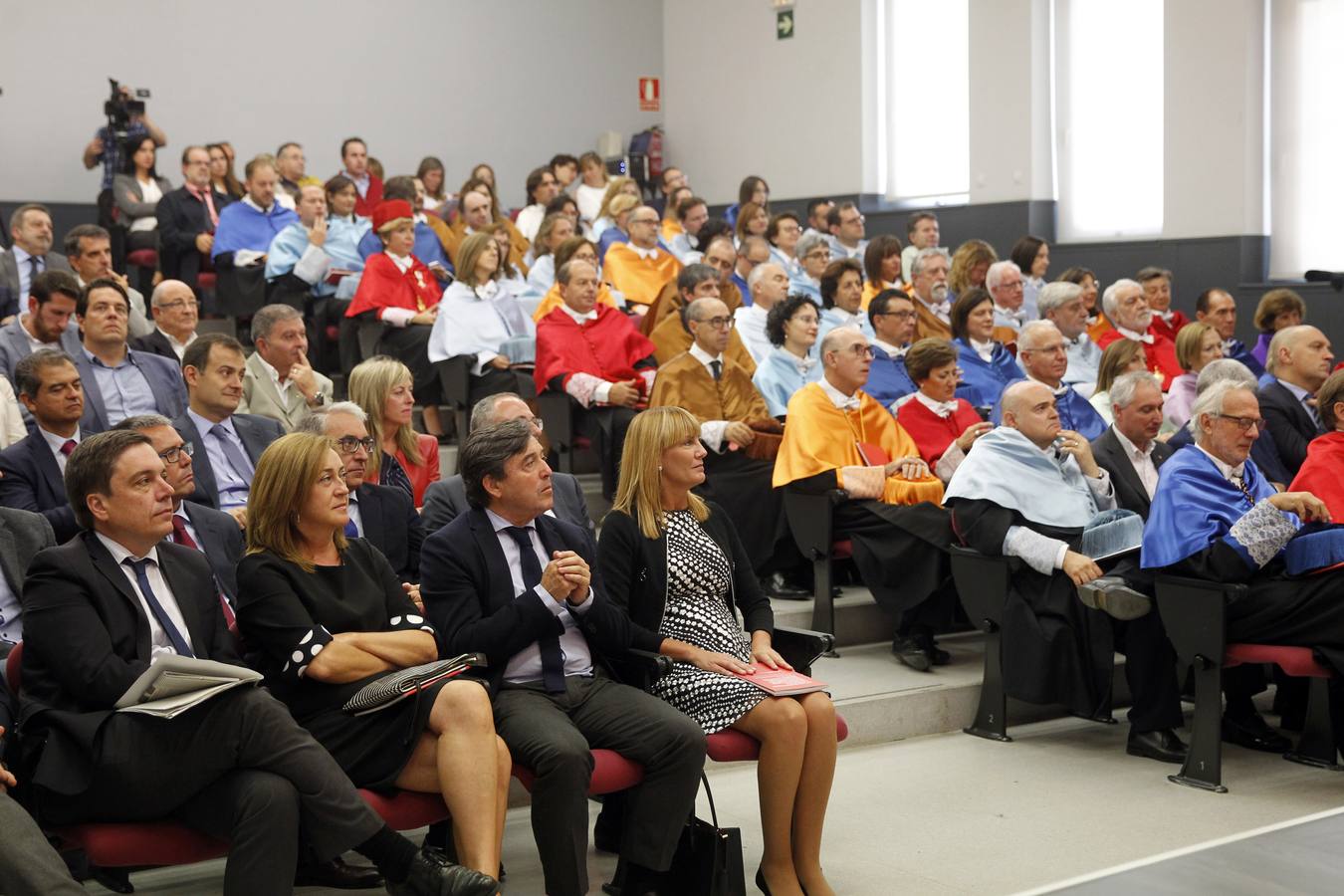 El rector de la Universidad de La Rioja (UR), Julio Rubio, ha inaugurado este lunes de forma oficial el curso 2018-2019 aunque está a dos días de someterse a una cuestión de confianza en el claustro, que podría determinar su salida de este puesto.