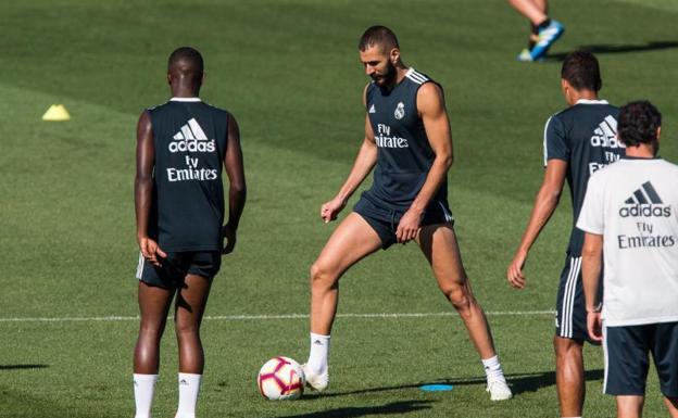 Karim Benzema, entrenando en Valdebebas. 