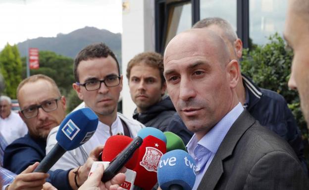 Luis Rubiales en las instalaciones de Mareo, en Gijón. 