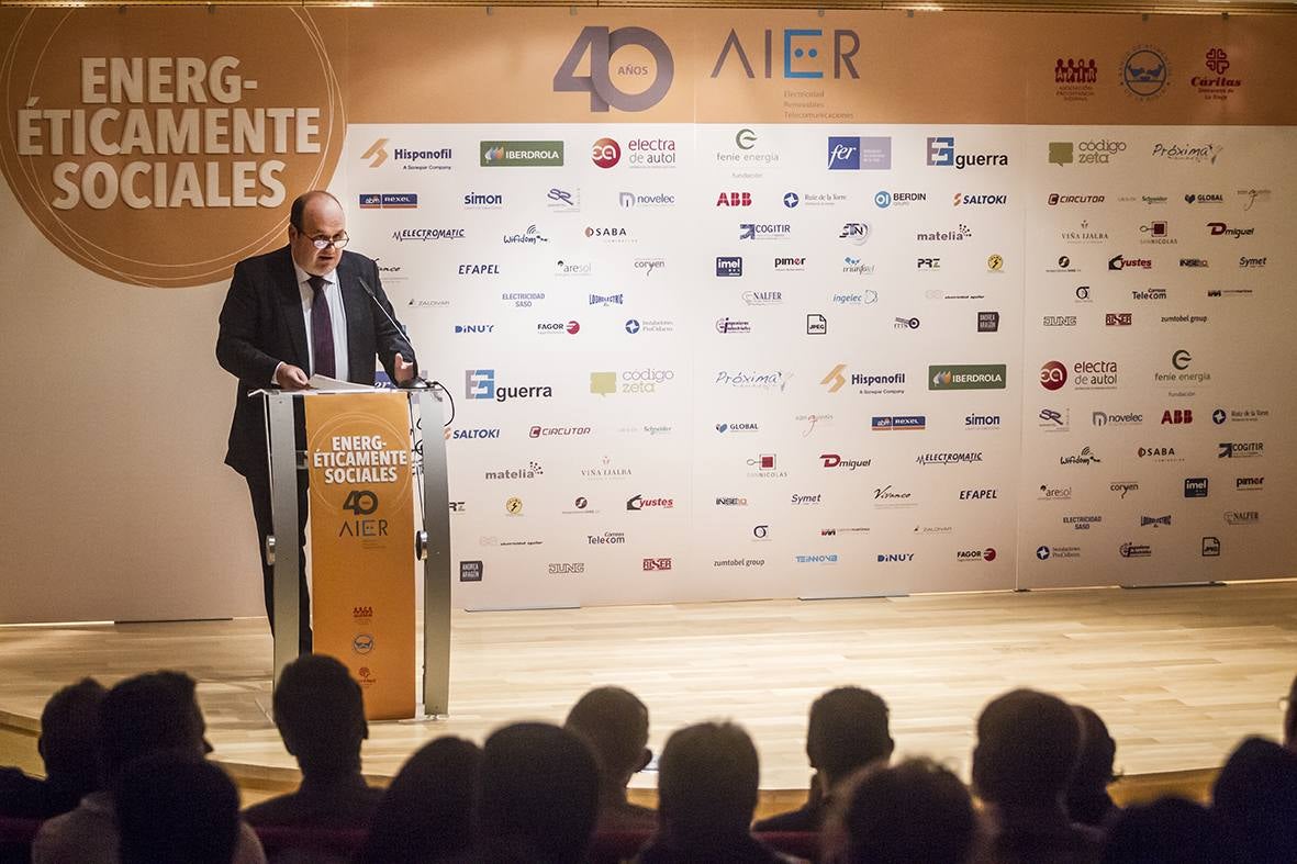 El museo Würth La Rioja acogió este jueves el acto del 40º Aniversario de la Asociación de Instaladores Electricistas y de Telecomunicaciones de La Rioja (AIER), en el que se presentaron los resultados del proyecto 'Energ-Éticamente sociales' realizado junto a Cáritas, Asociación Pro Infancia Riojana y el Banco de Alimentos de La Rioja.