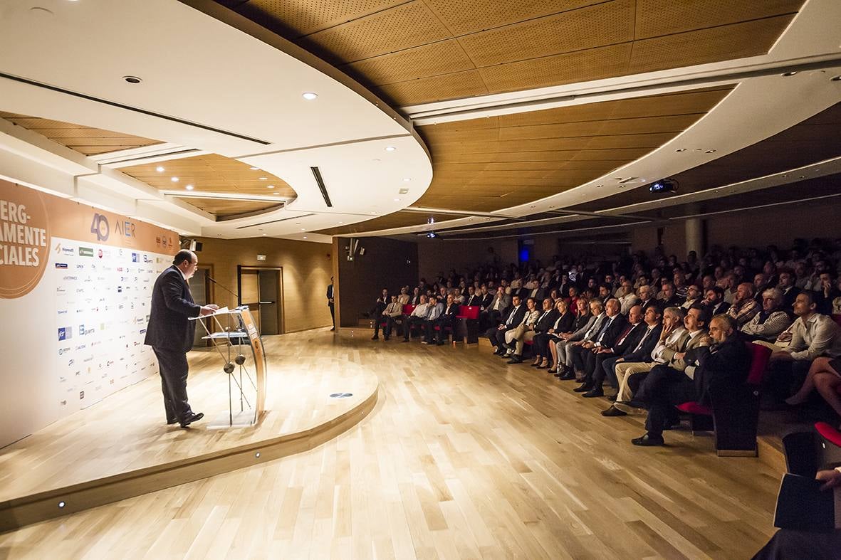 El museo Würth La Rioja acogió este jueves el acto del 40º Aniversario de la Asociación de Instaladores Electricistas y de Telecomunicaciones de La Rioja (AIER), en el que se presentaron los resultados del proyecto 'Energ-Éticamente sociales' realizado junto a Cáritas, Asociación Pro Infancia Riojana y el Banco de Alimentos de La Rioja.