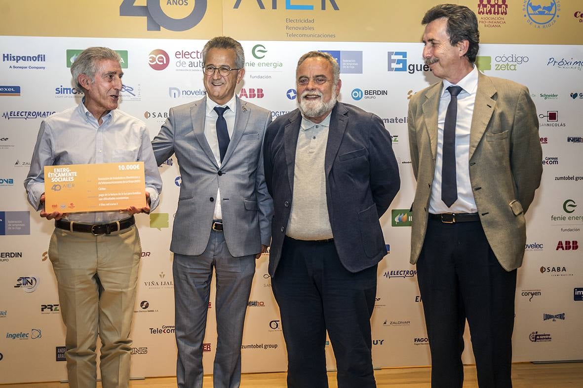 El museo Würth La Rioja acogió este jueves el acto del 40º Aniversario de la Asociación de Instaladores Electricistas y de Telecomunicaciones de La Rioja (AIER), en el que se presentaron los resultados del proyecto 'Energ-Éticamente sociales' realizado junto a Cáritas, Asociación Pro Infancia Riojana y el Banco de Alimentos de La Rioja.