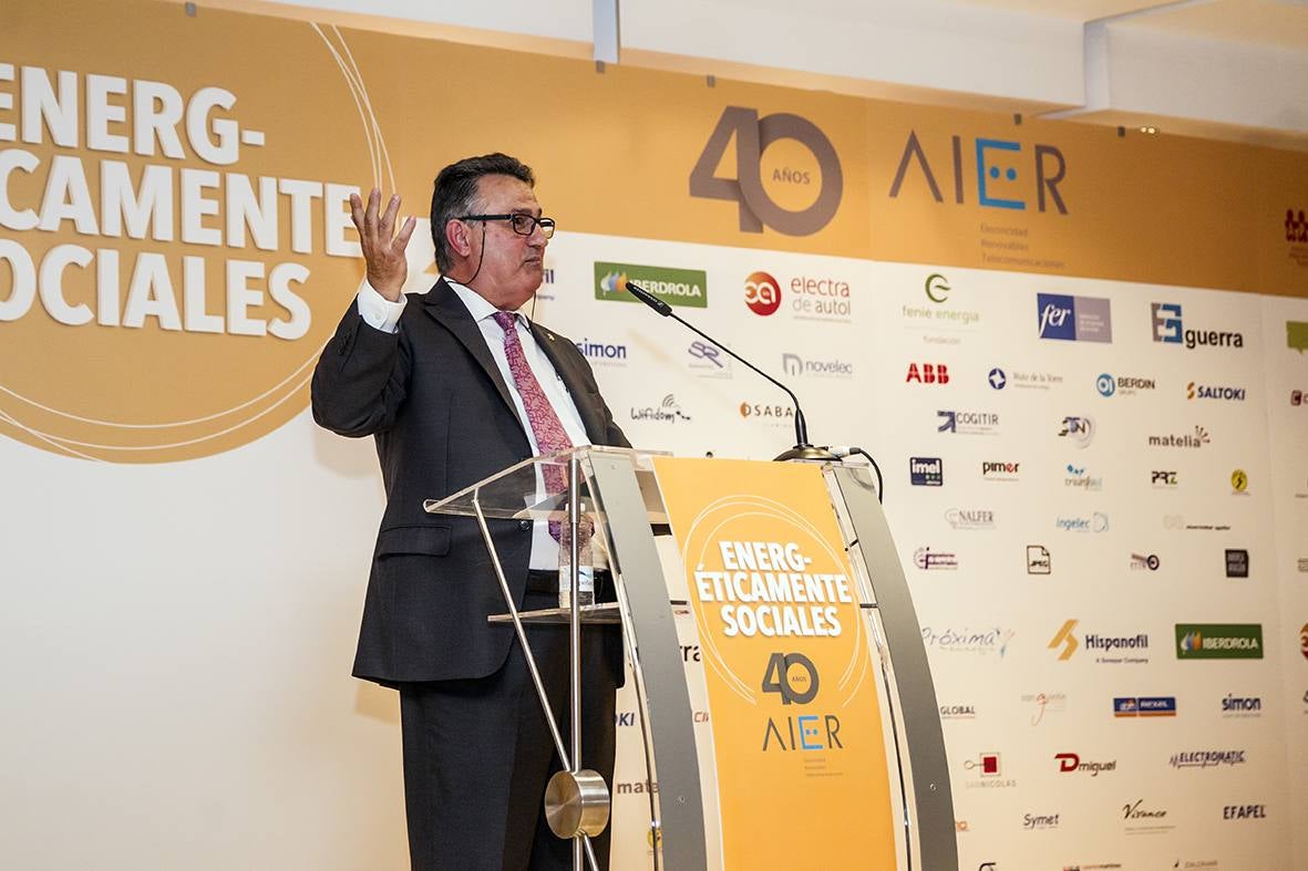 El museo Würth La Rioja acogió este jueves el acto del 40º Aniversario de la Asociación de Instaladores Electricistas y de Telecomunicaciones de La Rioja (AIER), en el que se presentaron los resultados del proyecto 'Energ-Éticamente sociales' realizado junto a Cáritas, Asociación Pro Infancia Riojana y el Banco de Alimentos de La Rioja.