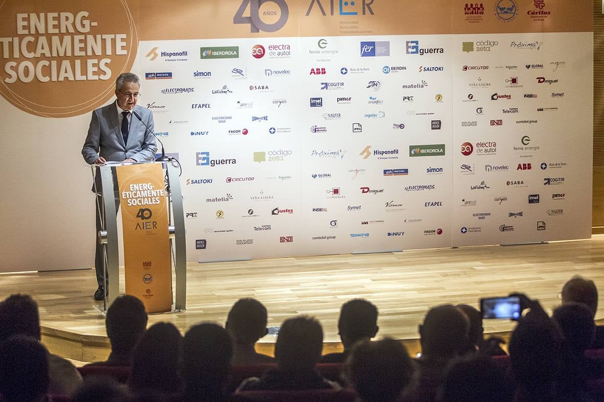 El museo Würth La Rioja acogió este jueves el acto del 40º Aniversario de la Asociación de Instaladores Electricistas y de Telecomunicaciones de La Rioja (AIER), en el que se presentaron los resultados del proyecto 'Energ-Éticamente sociales' realizado junto a Cáritas, Asociación Pro Infancia Riojana y el Banco de Alimentos de La Rioja.