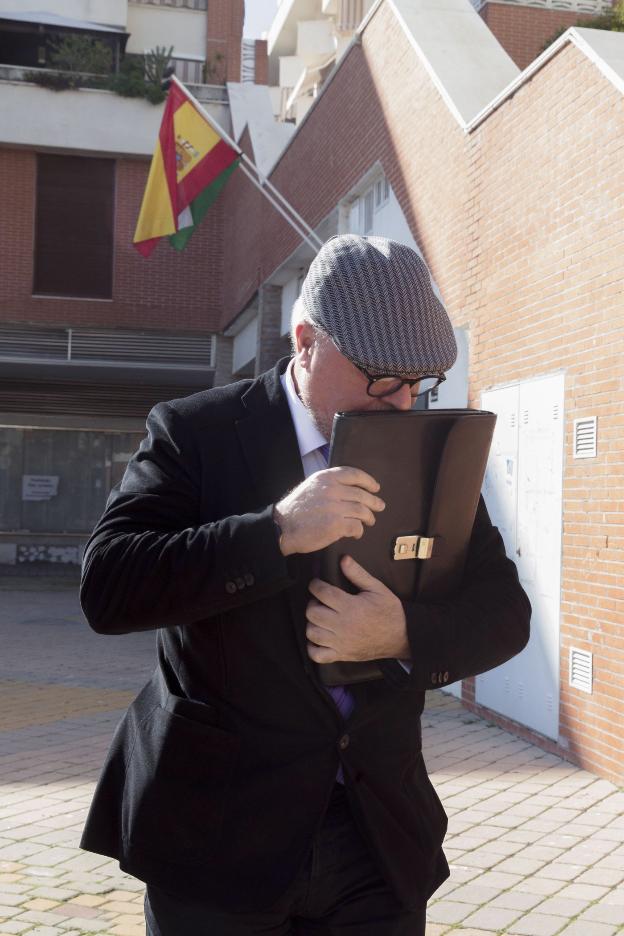 Villarejo en el 2016, tras declarar en los juzgados de Málaga. :: jorge zapata / Efe