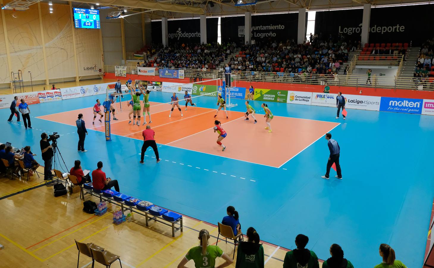 El Minis de Arluy ha ganado su quinta Supercopa al derrotar por 3-1 al Fachadas Dimurol Libby's de Tenerife en un choque en el que las jugadoras veteranas del equipo de Logroño han demostrado que mantienen su hegemonía en el voleibol femenino español.