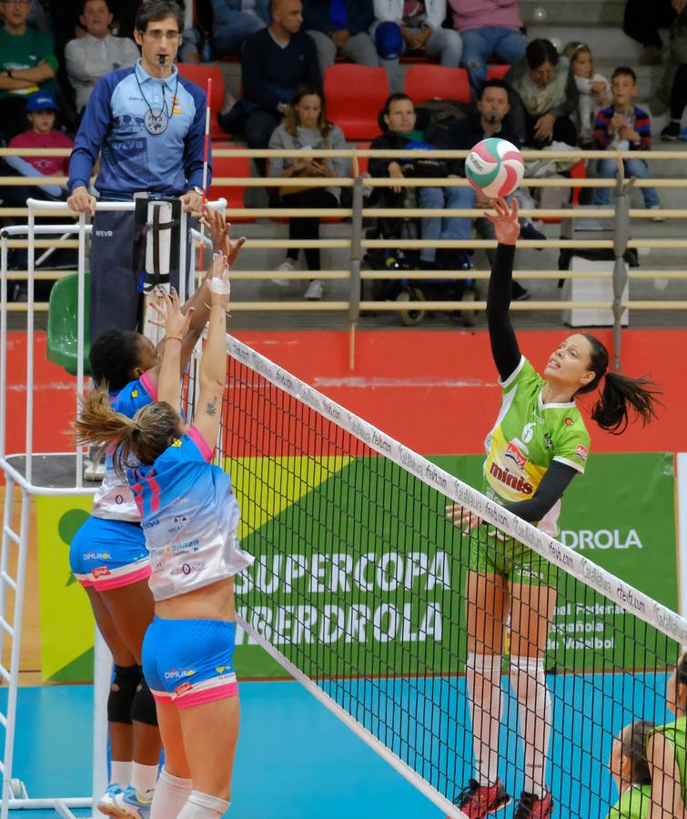 El Minis de Arluy ha ganado su quinta Supercopa al derrotar por 3-1 al Fachadas Dimurol Libby's de Tenerife en un choque en el que las jugadoras veteranas del equipo de Logroño han demostrado que mantienen su hegemonía en el voleibol femenino español.
