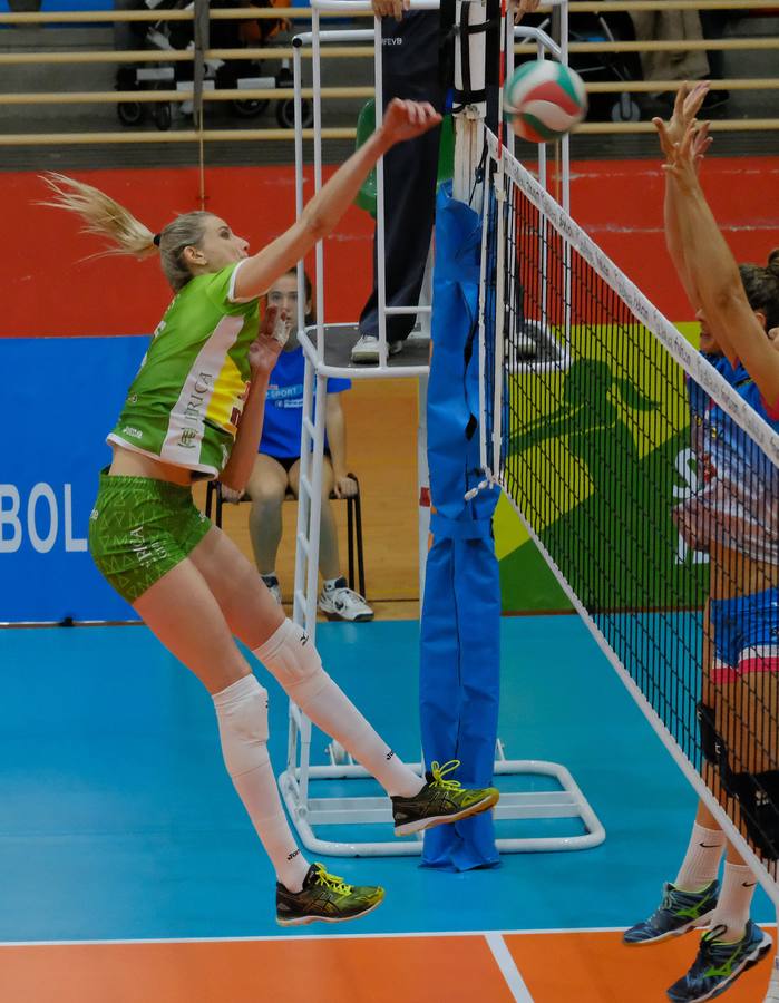 El Minis de Arluy ha ganado su quinta Supercopa al derrotar por 3-1 al Fachadas Dimurol Libby's de Tenerife en un choque en el que las jugadoras veteranas del equipo de Logroño han demostrado que mantienen su hegemonía en el voleibol femenino español.