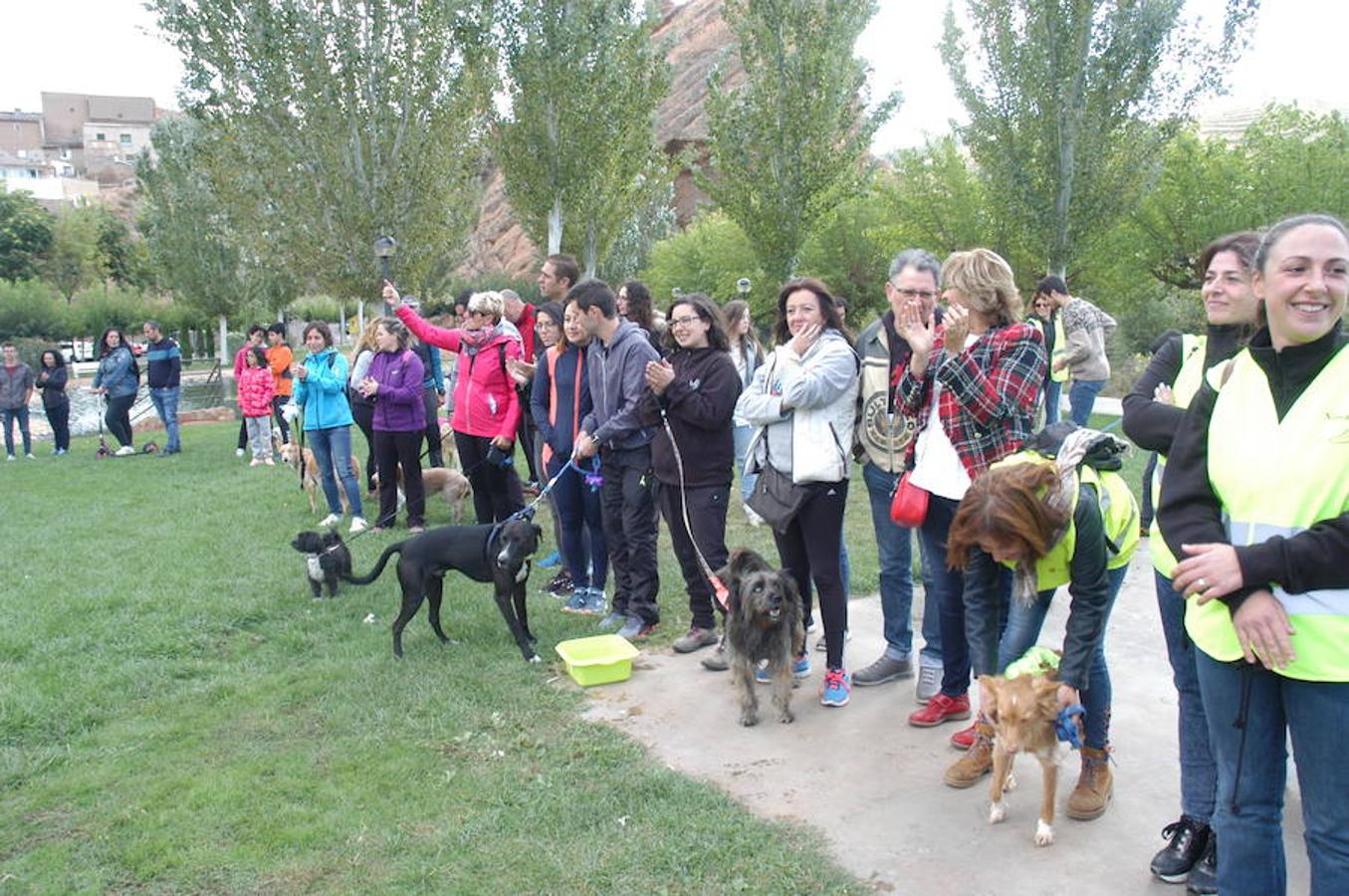 En Autol presumieron de mascota los orgullosos propietarios en una quedada divertida para todos.