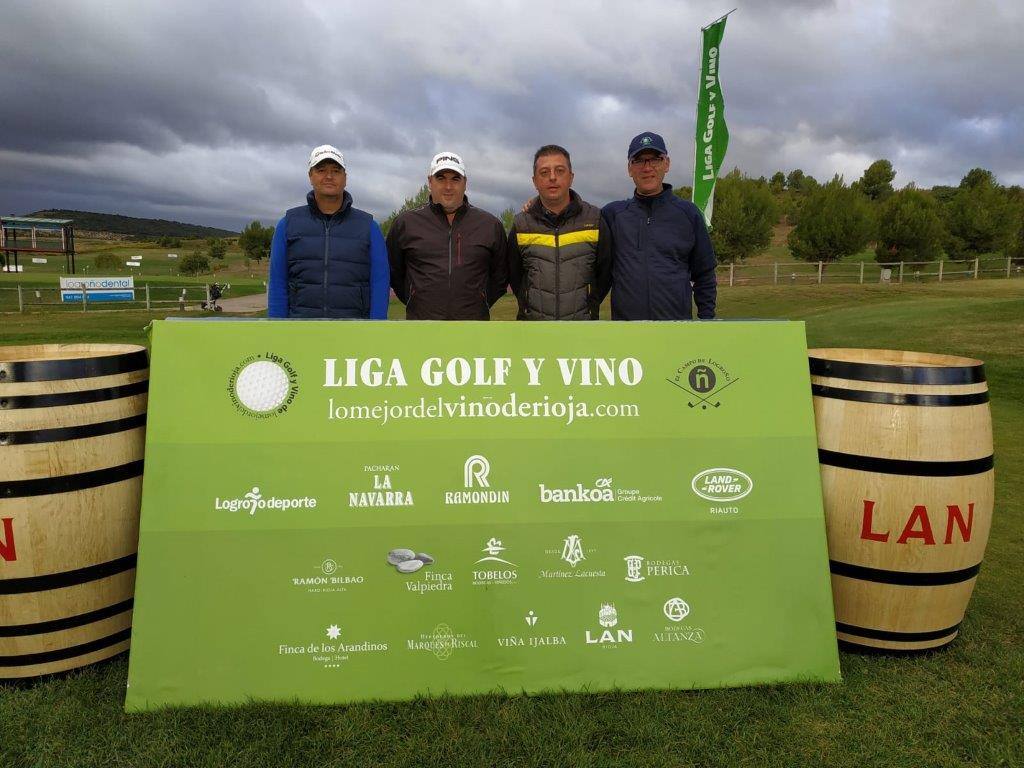 Fotos de salida del Torneo Bodegas LAN, de la Liga de Golf y Vino.