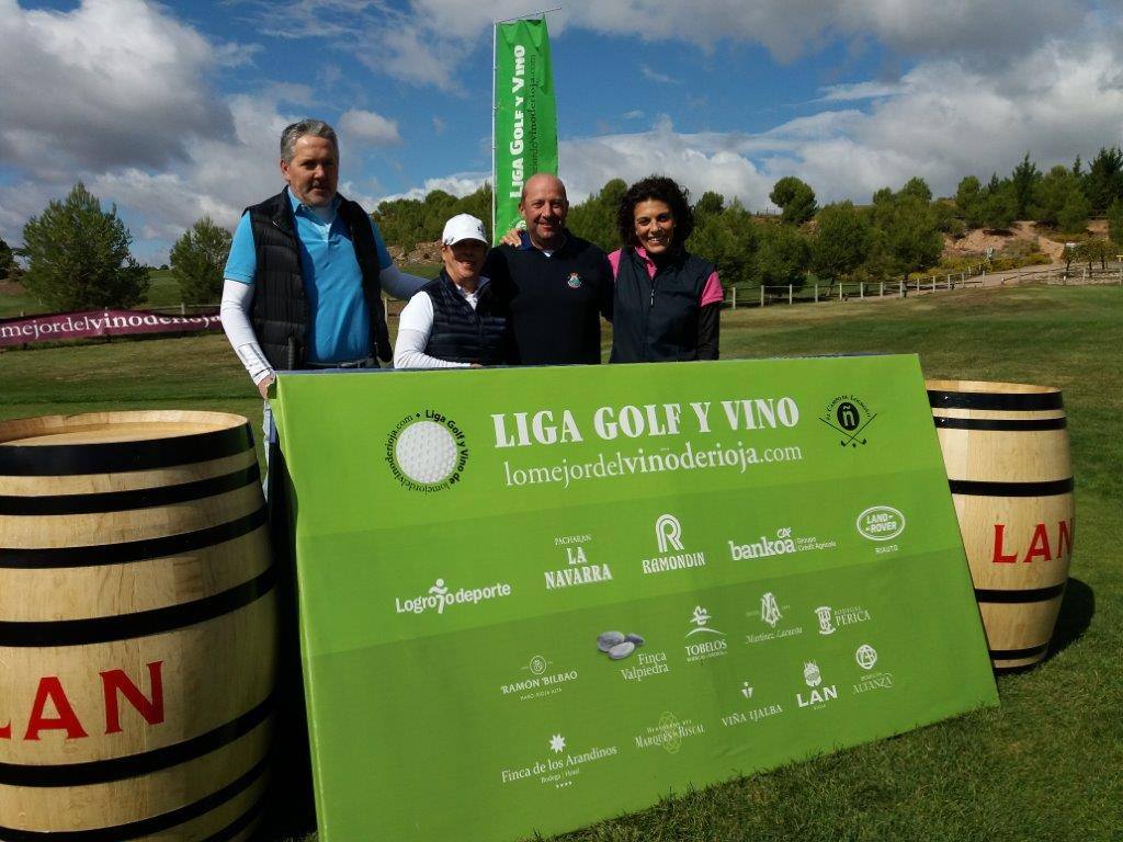 Fotos de salida del Torneo Bodegas LAN, de la Liga de Golf y Vino.