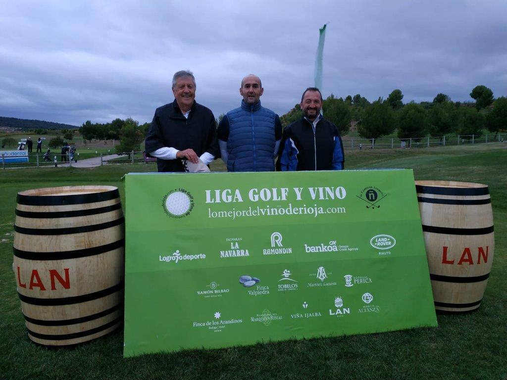 Fotos de salida del Torneo Bodegas LAN, de la Liga de Golf y Vino.