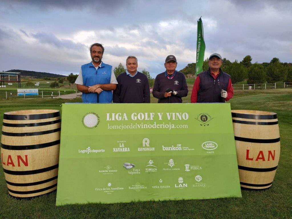 Fotos de salida del Torneo Bodegas LAN, de la Liga de Golf y Vino.