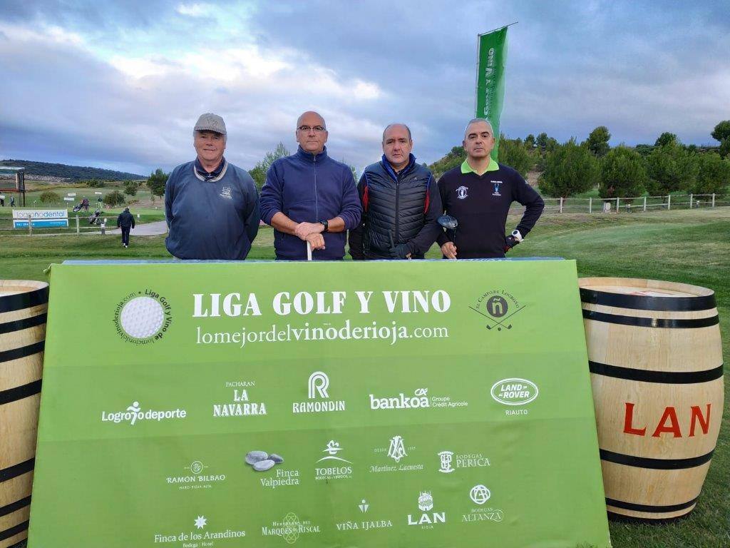 Fotos de salida del Torneo Bodegas LAN, de la Liga de Golf y Vino.
