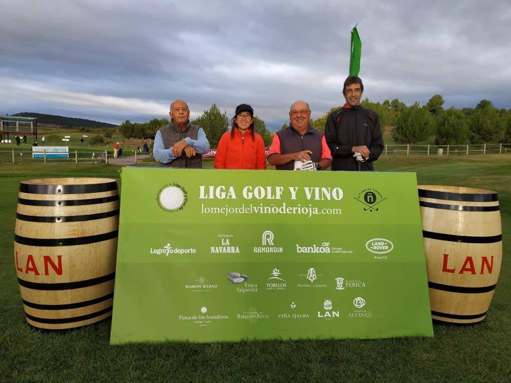 Fotos de salida del Torneo Bodegas LAN, de la Liga de Golf y Vino.