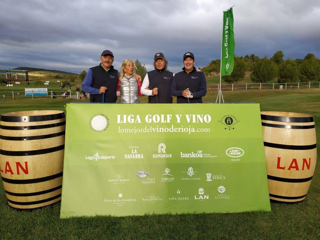 Fotos de salida del Torneo Bodegas LAN, de la Liga de Golf y Vino.