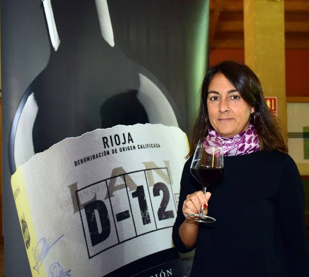 Los asistentes disfrutaron después de la jornada de juego de una cata de dos vinos de Bodegas LAN.