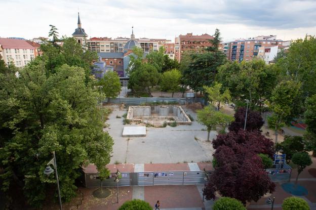 Estado actual del solar de la futura Casa de las Letras, en el parque Gallarza. :: sonia tercero