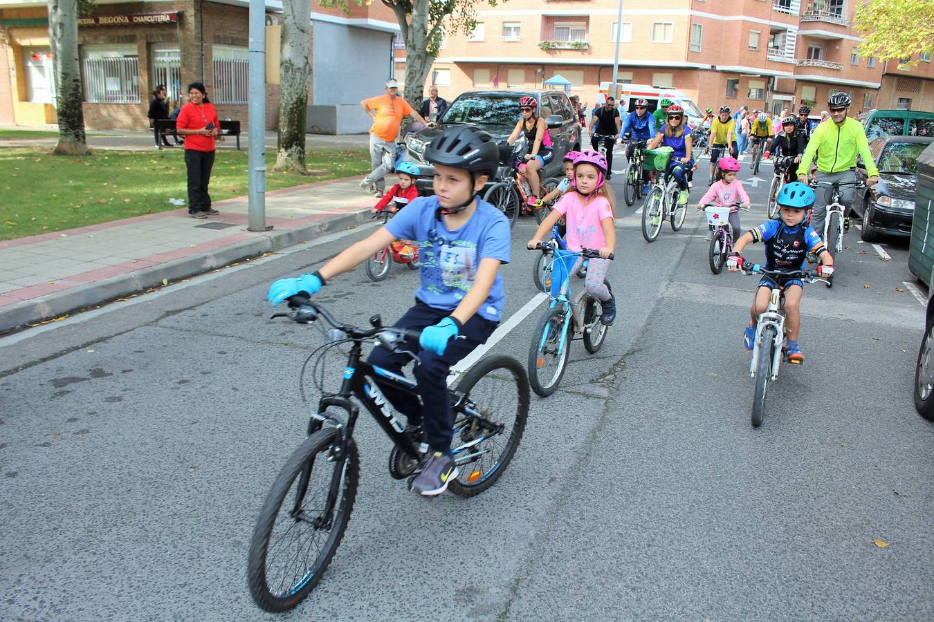 Las imágenes del paseo ciclista por los alrededores de Varea con la ciclista riojana