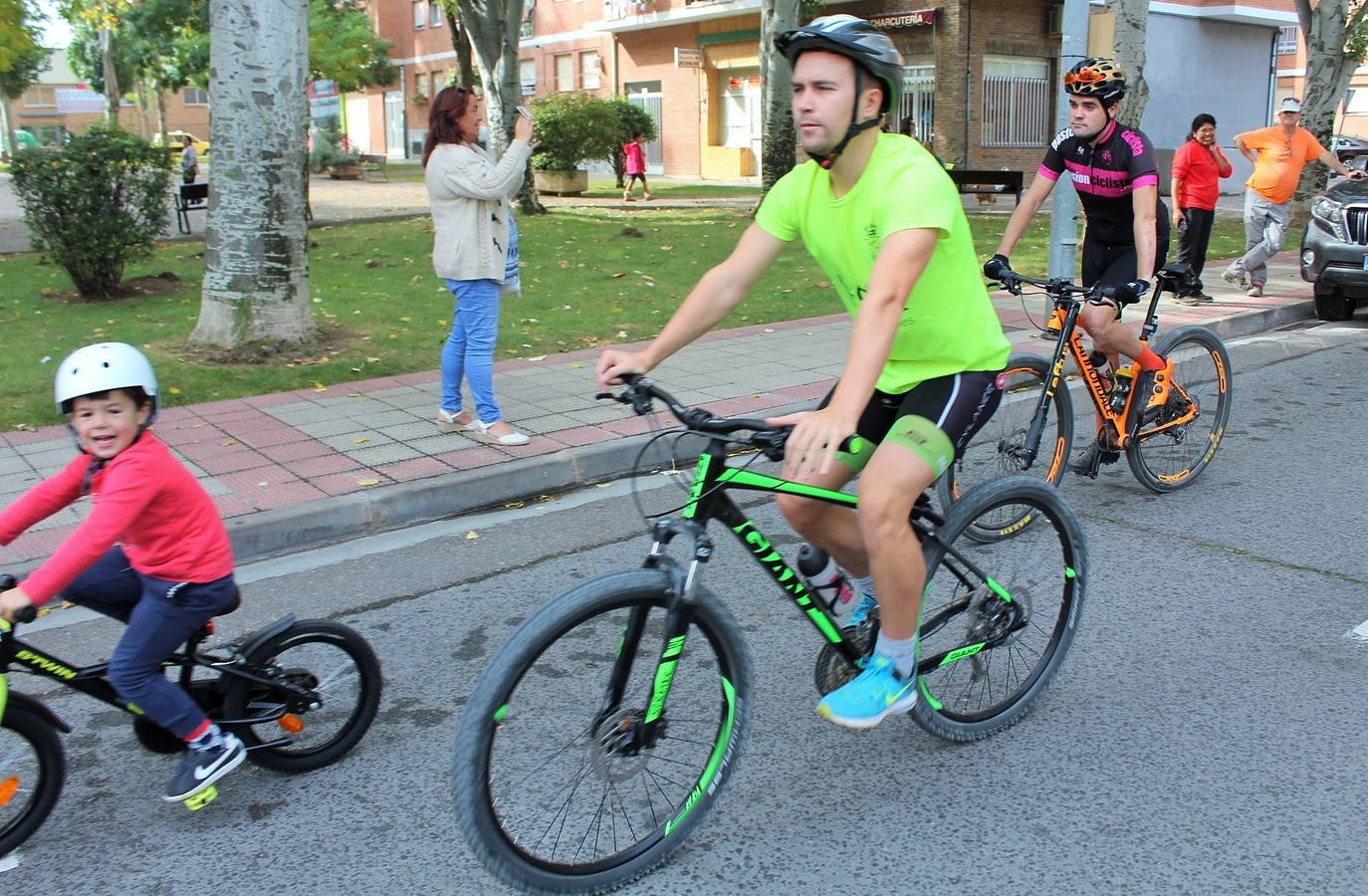 Las imágenes del paseo ciclista por los alrededores de Varea con la ciclista riojana