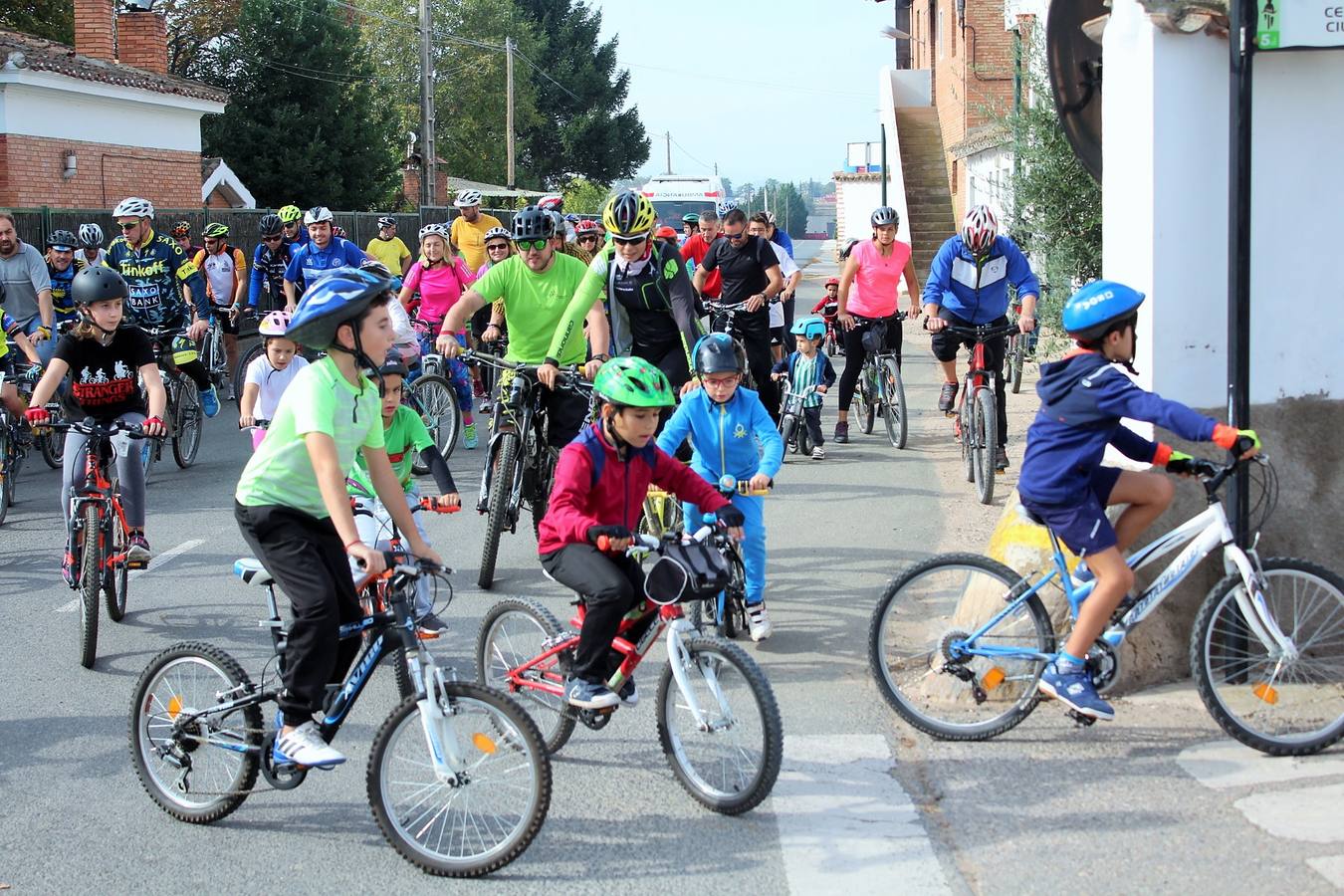 Las imágenes del paseo ciclista por los alrededores de Varea con la ciclista riojana