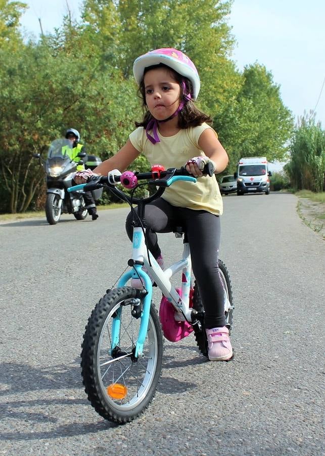 Las imágenes del paseo ciclista por los alrededores de Varea con la ciclista riojana