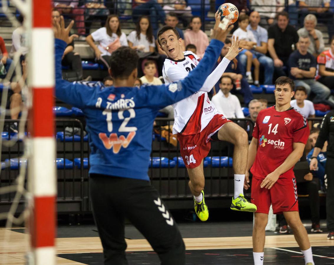 Empujados por el talento de Eduardo Cadarso el equipo riojano aplasta al Alcobendas 41-26 y asalta la segunda plaza de la Liga Asobal