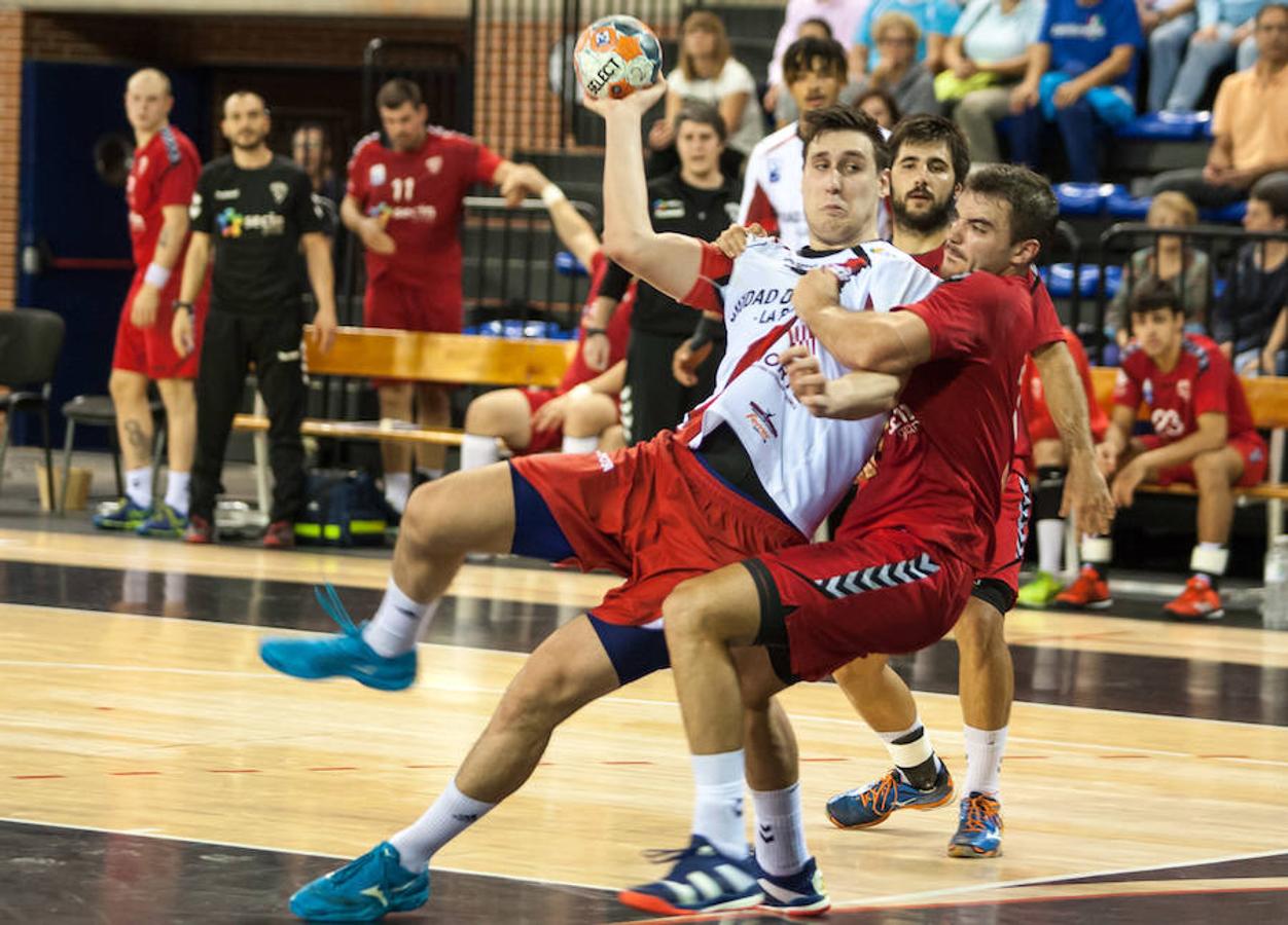 Empujados por el talento de Eduardo Cadarso el equipo riojano aplasta al Alcobendas 41-26 y asalta la segunda plaza de la Liga Asobal