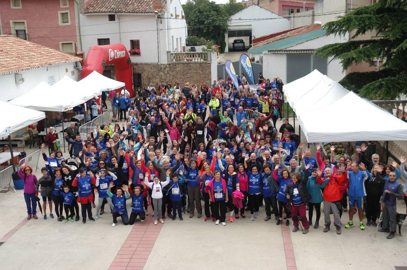 IV marcha solidaria de El Redal, en favor de AFA Rioja. En la cita han participado 370 personas y después también se han celebrado carreras sénior e infantil.