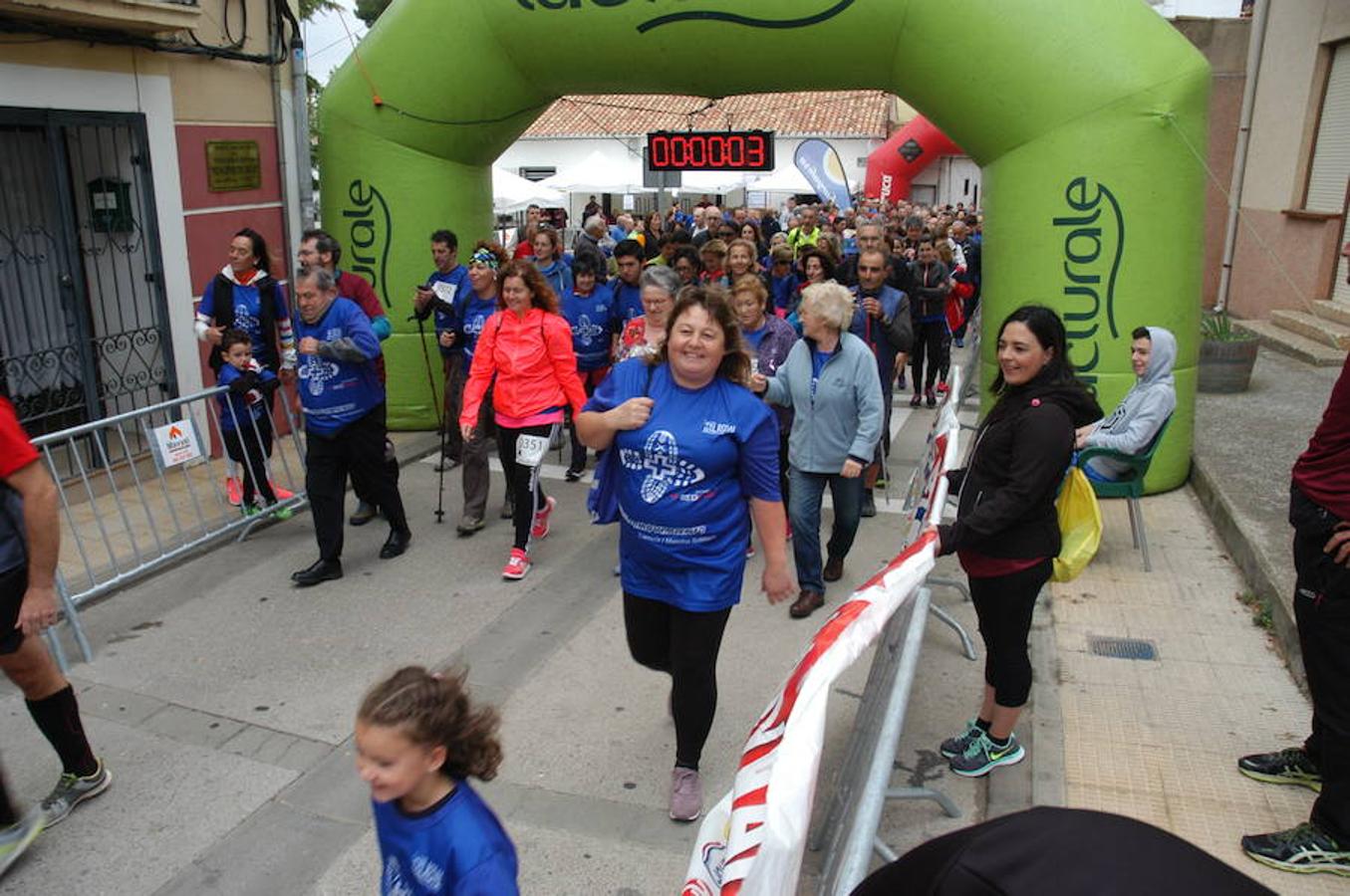 IV marcha solidaria de El Redal, en favor de AFA Rioja. En la cita han participado 370 personas y después también se han celebrado carreras sénior e infantil.