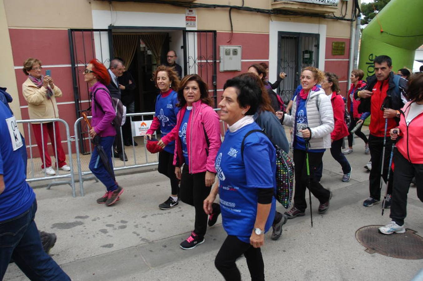 IV marcha solidaria de El Redal, en favor de AFA Rioja. En la cita han participado 370 personas y después también se han celebrado carreras sénior e infantil.