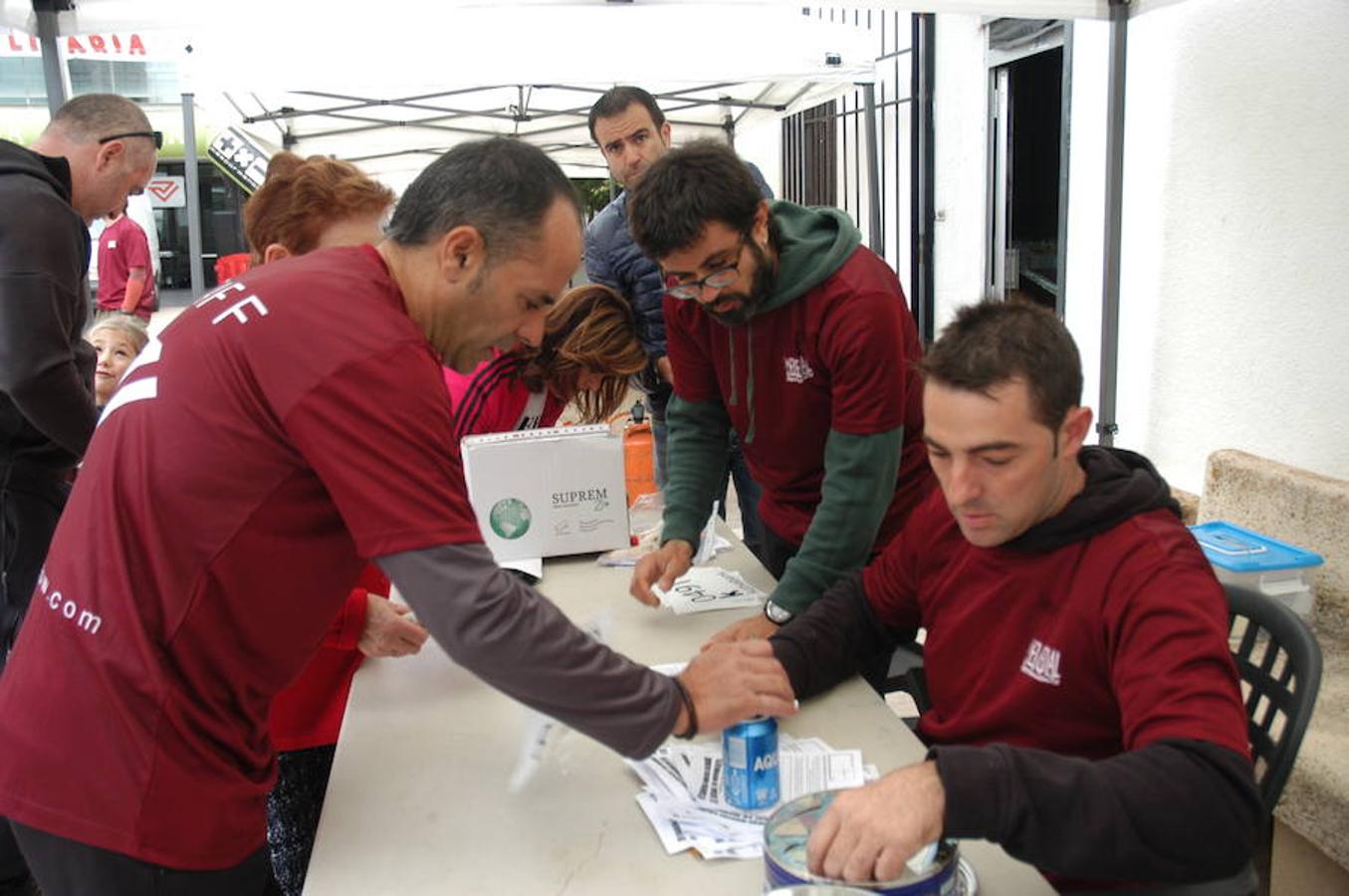 IV marcha solidaria de El Redal, en favor de AFA Rioja. En la cita han participado 370 personas y después también se han celebrado carreras sénior e infantil.