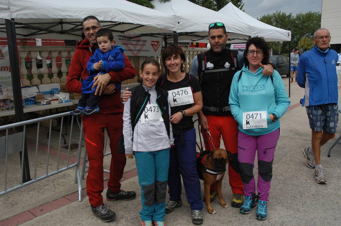 IV marcha solidaria de El Redal, en favor de AFA Rioja. En la cita han participado 370 personas y después también se han celebrado carreras sénior e infantil.