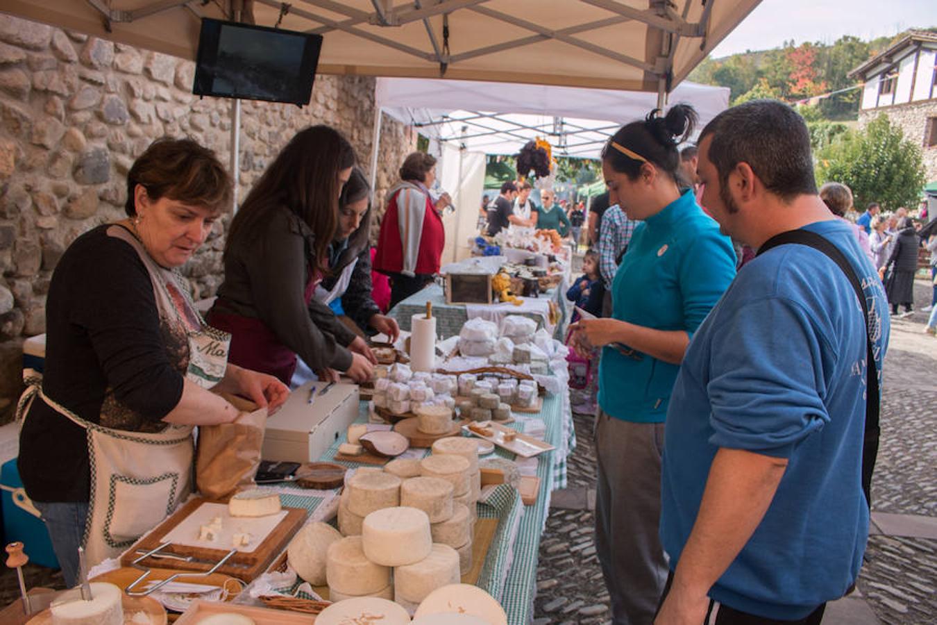 Ojacastro celebra hoy la segunda y última jornada de su feria de ganado y de artesanía agroalimentaria, que, 16 años después de echar a andar, sigue evidenciando su encaje y tirón dentro del 'puente' festivo del Pilar. 