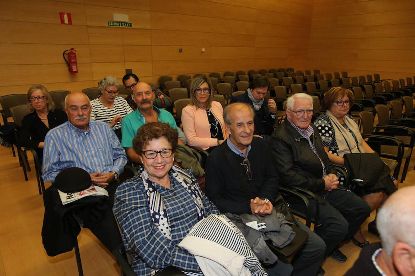 La alcaldesa de Logroño, Cuca Gamarra, y la consejera de Presidencia, Relaciones Institucionales y Acción Exterior, Begoña Martínez Arregui, han participado en Riojafórum en el acto institucional con motivo del 40 aniversario de la Asociación de Pensionistas y Jubilados de La Rioja.