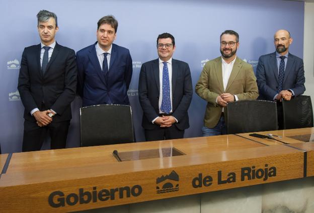 Solar, Galiana, Domínguez, Merino y Herrero, ayer en Logroño, durante la rueda de prensa de presentación de 'Futuro en Español'. :: díaz uriel