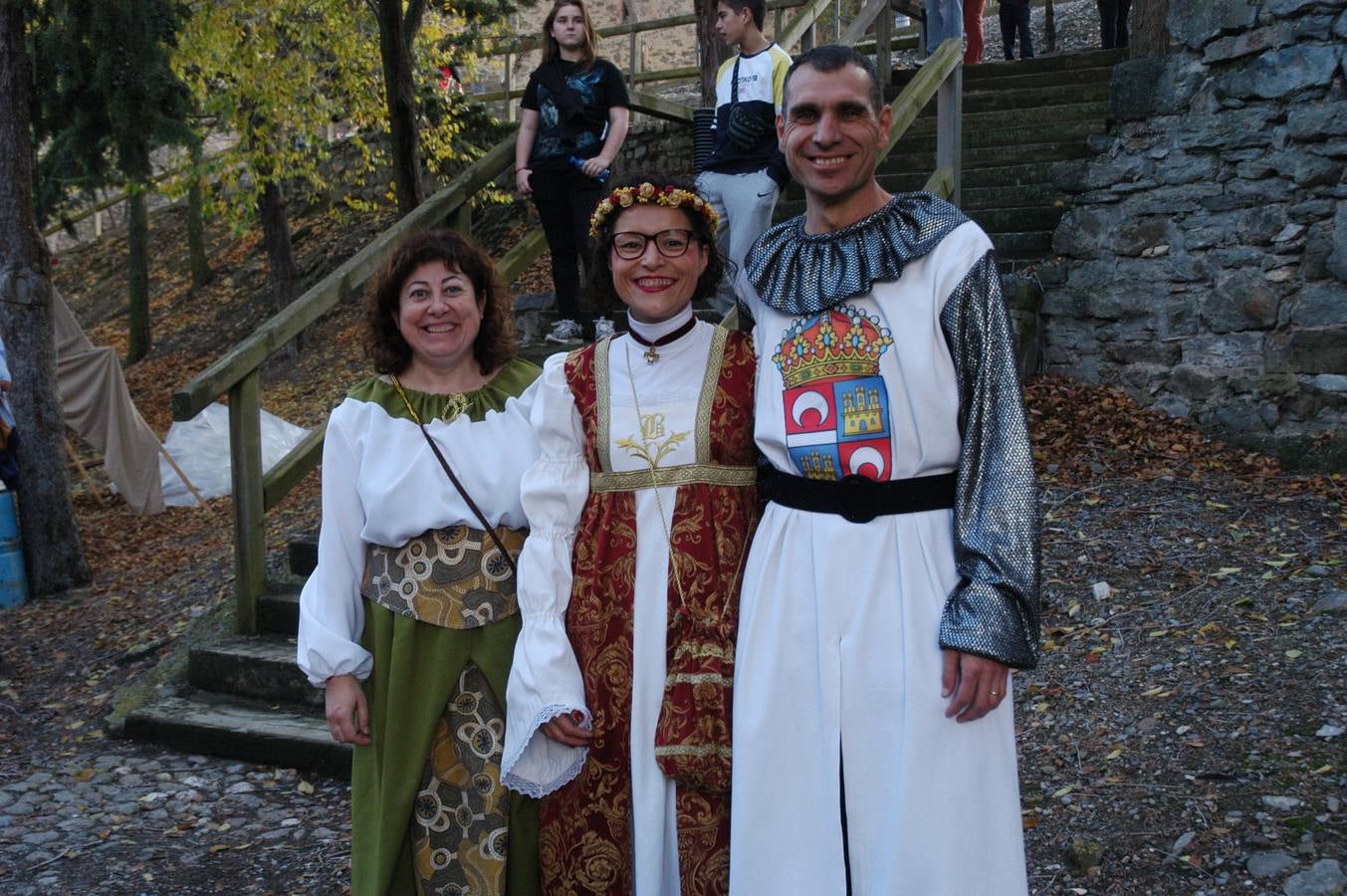 Cornago lleva trece años consecutivos celebrando unas jornadas de artesanía medieval que aprovechan uno de los entornos más llamativos de La Rioja, el formado por su castillo y la parroquia de San Pedro