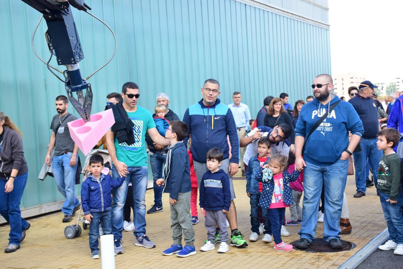 La Jefatura Superior de Policía de La Rioja celebró ayer su jornada de puertas abiertas, especialemente dedicada a los niños.