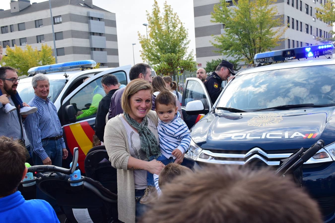 La Jefatura Superior de Policía de La Rioja celebró ayer su jornada de puertas abiertas, especialemente dedicada a los niños.