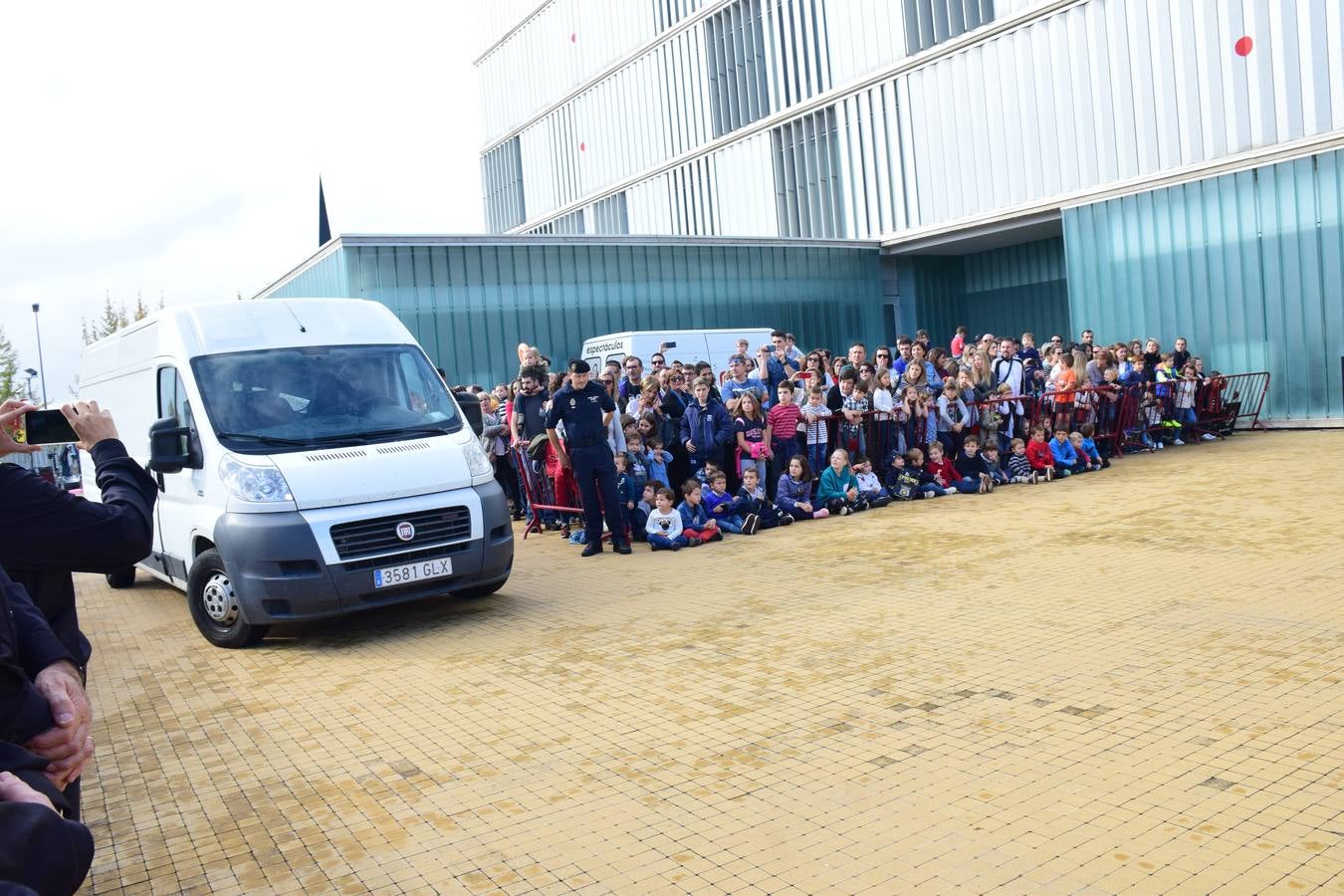 La Jefatura Superior de Policía de La Rioja celebró ayer su jornada de puertas abiertas, especialemente dedicada a los niños.