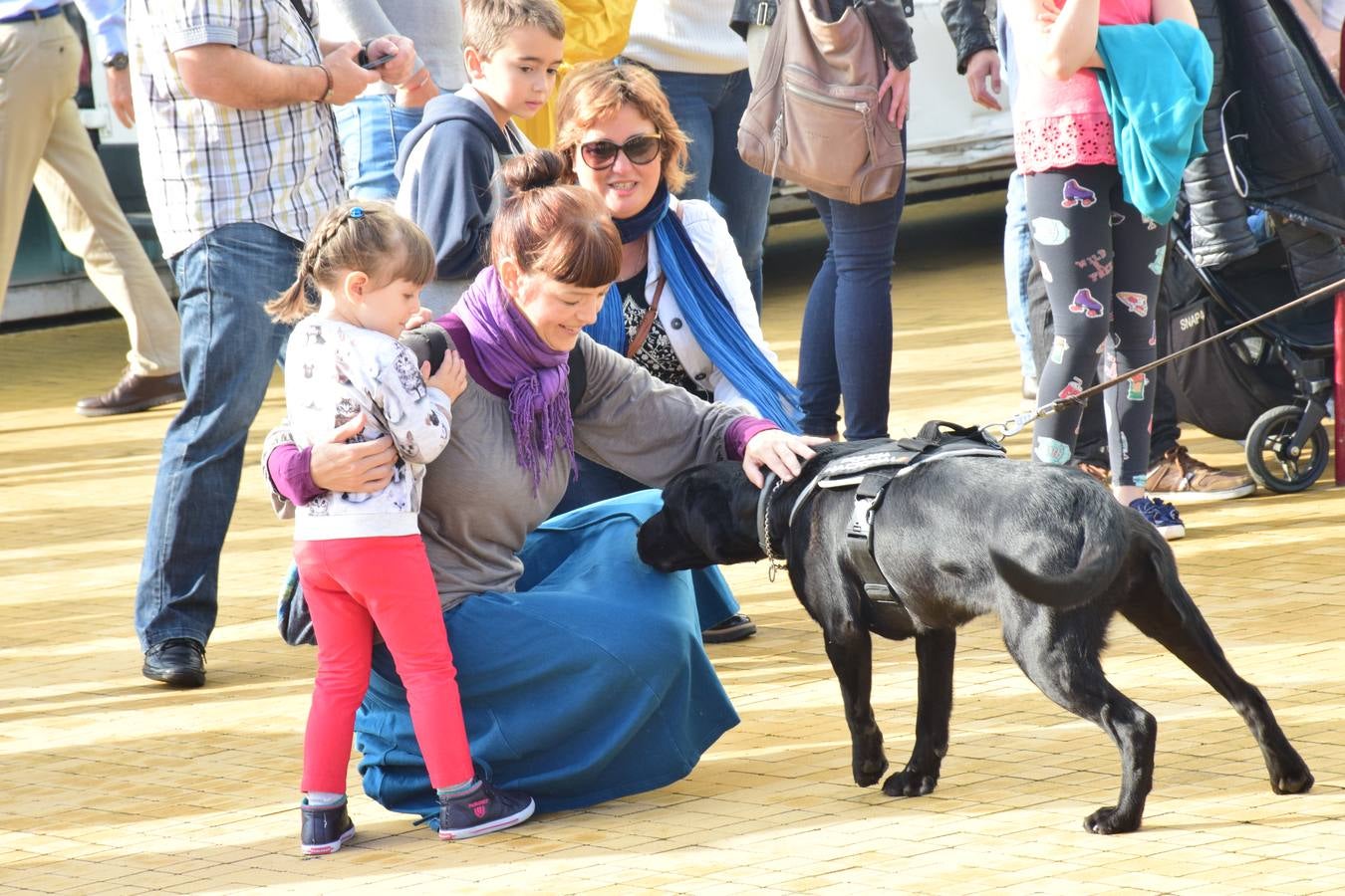 La Jefatura Superior de Policía de La Rioja celebró ayer su jornada de puertas abiertas, especialemente dedicada a los niños.