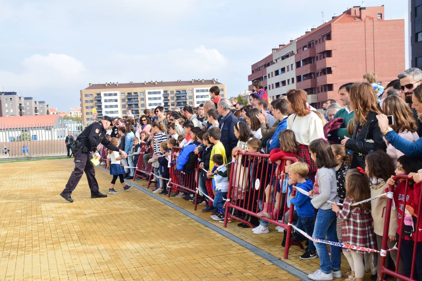 La Jefatura Superior de Policía de La Rioja celebró ayer su jornada de puertas abiertas, especialemente dedicada a los niños.