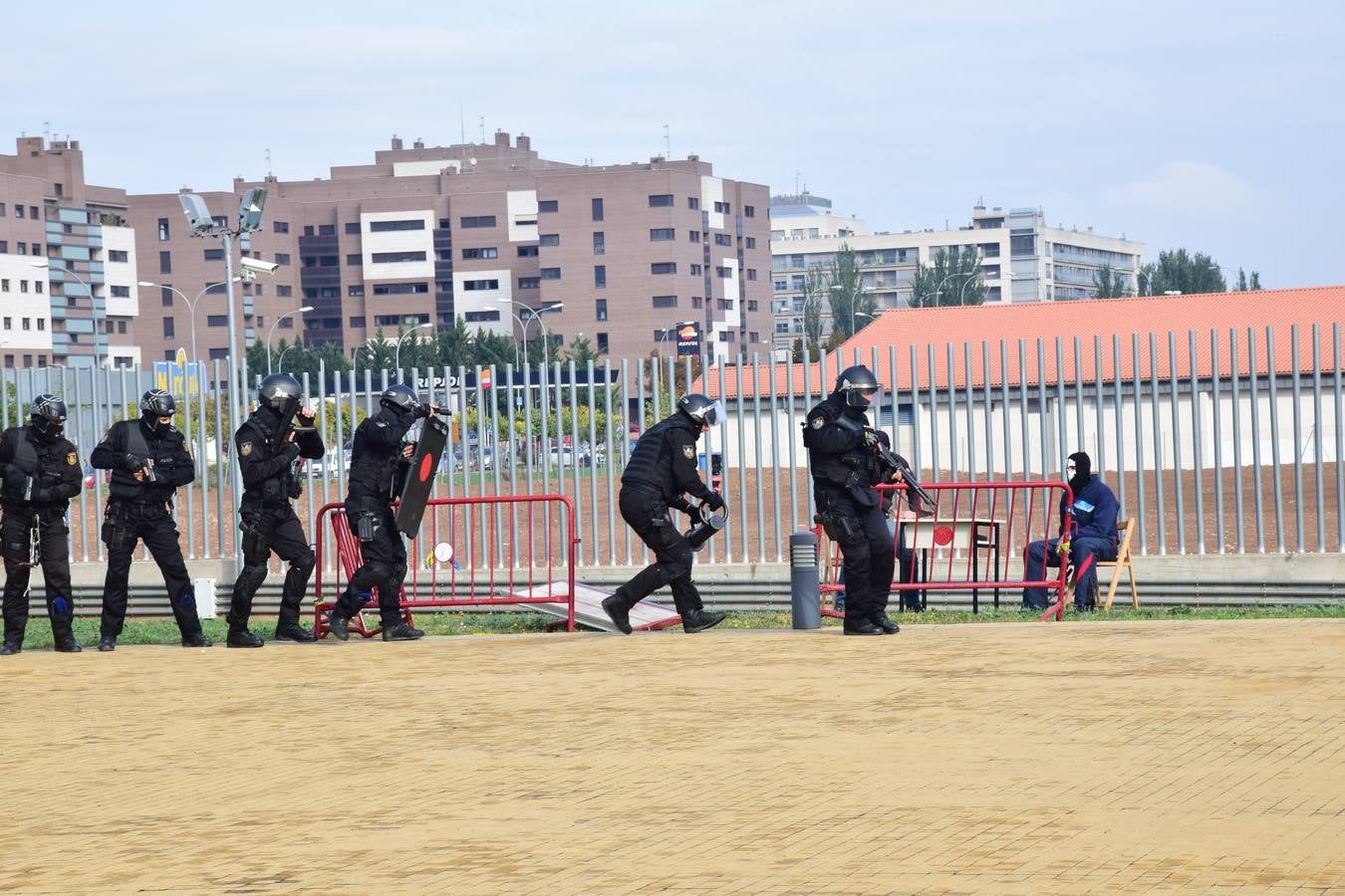 La Jefatura Superior de Policía de La Rioja celebró ayer su jornada de puertas abiertas, especialemente dedicada a los niños.