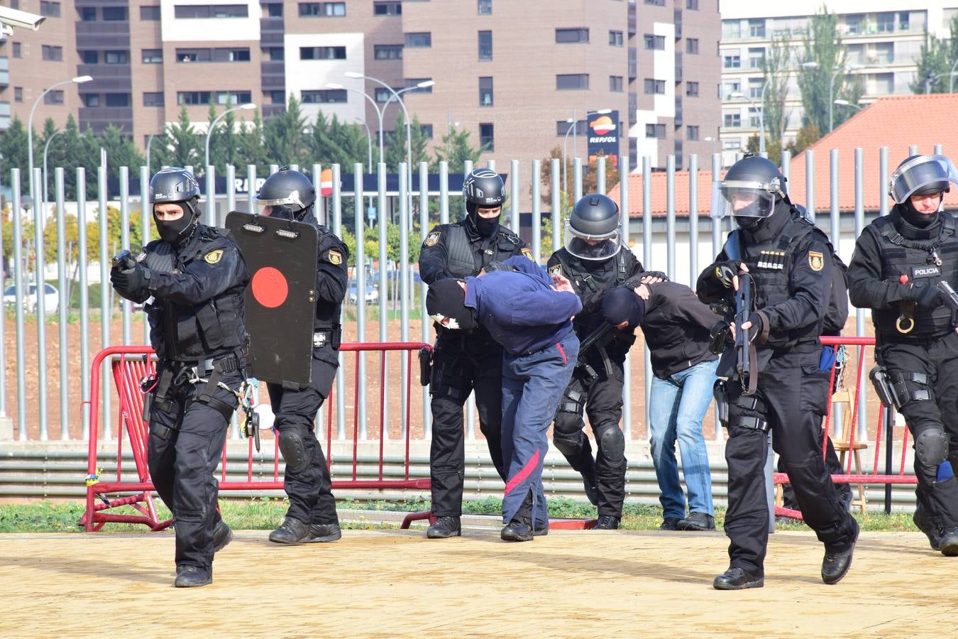 La Jefatura Superior de Policía de La Rioja celebró ayer su jornada de puertas abiertas, especialemente dedicada a los niños.